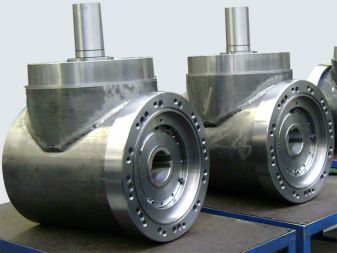 Special gearbox for a pipeline