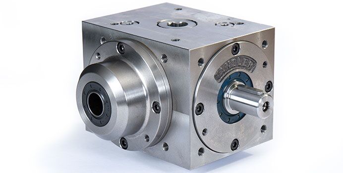 Bevel gearbox with hollow pinion
