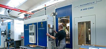 Gear cutting - Richardon R 400 CNC