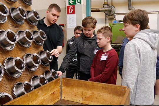 Spur gears