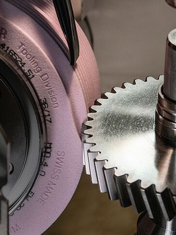 gear grinding machine