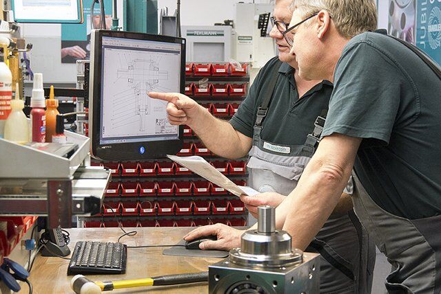 Computer system at the workbench