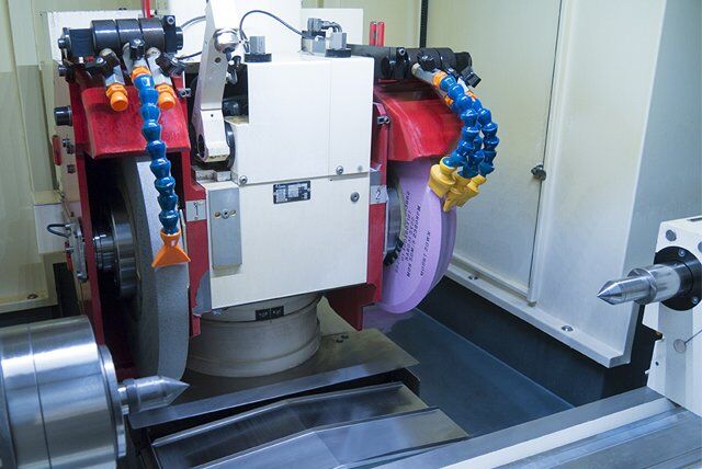 Working space of the cylindrical grinding machine Studer S31