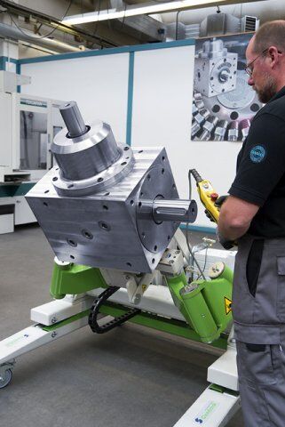 Assembly help for big gearboxes