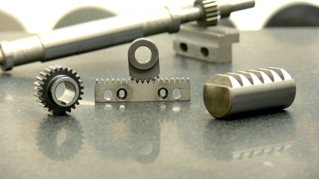 Gear racks and spur gears