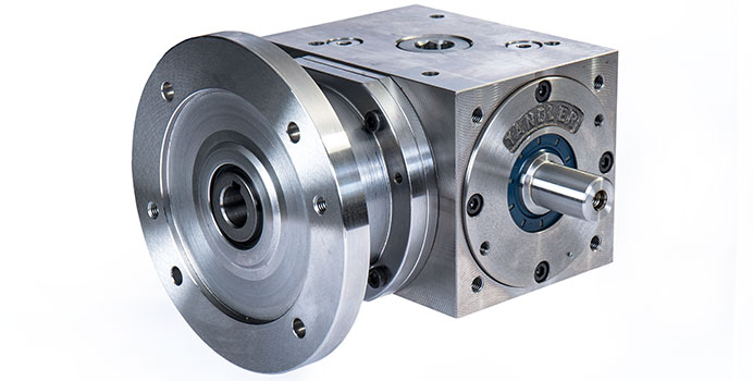 Bevel gearbox with flange